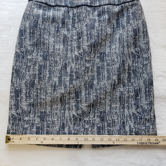 Tahari Women's Textured Black Navy Cream Pencil Skirt Size 4P Petite - Picture 11 of 11